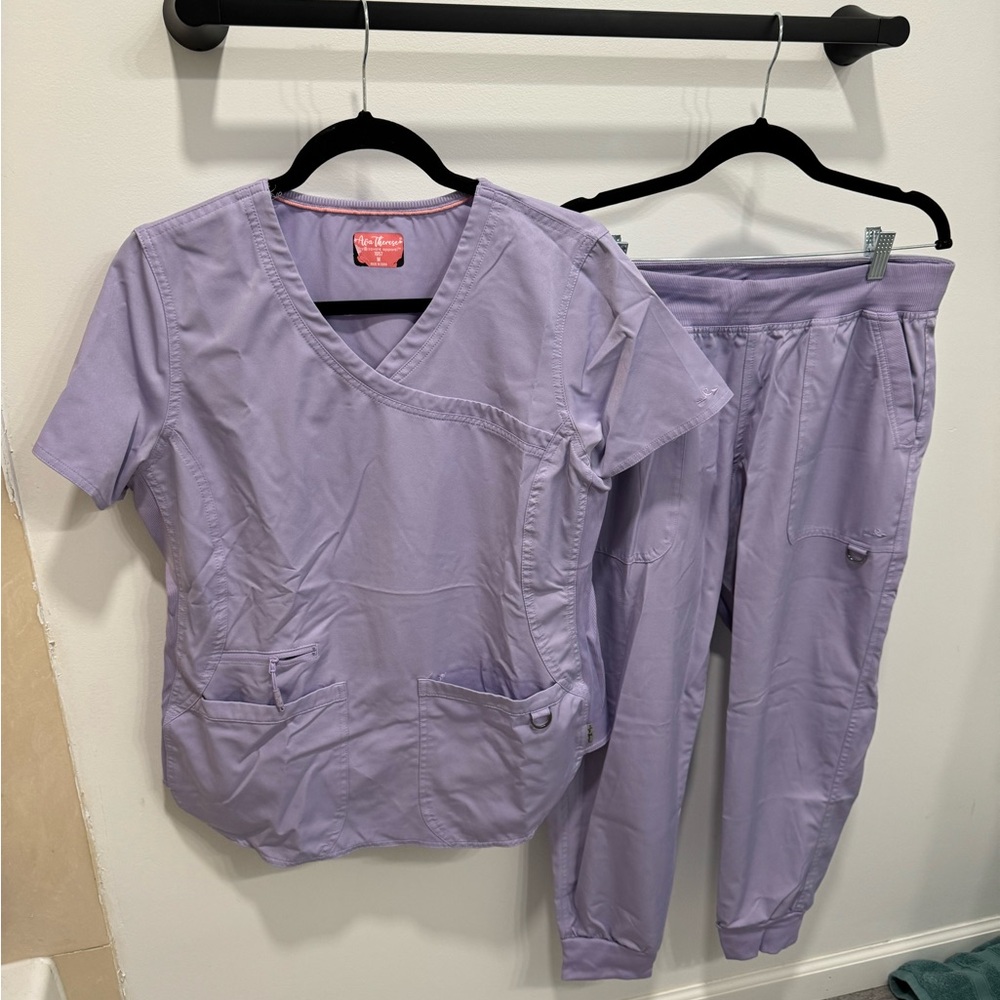 Lilac scrub set